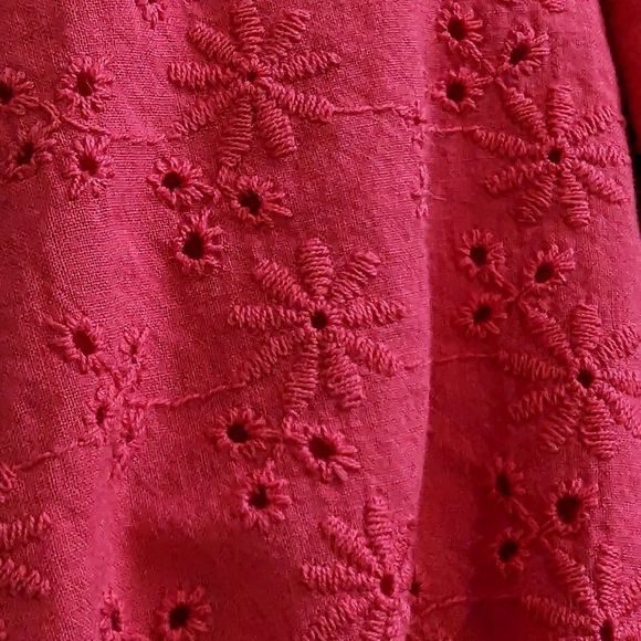 NEW Red Over the Shoulder Crop Top With Florets crochet Size Medium Eyelet Top - Picture 3 of 7